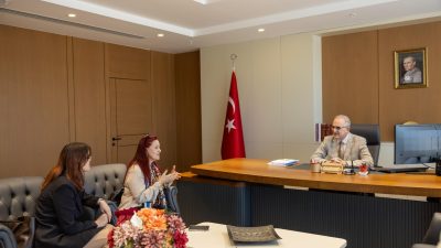 İstanbul’dan Bandırma’ya uzanan eğitim yolculuğunda anne Zübeyde Karsız ve kızı