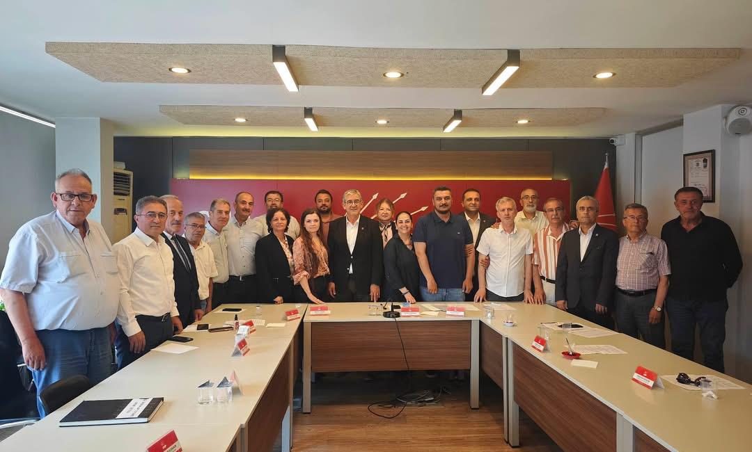 Balıkesir’de CHP’li 20 ilçe başkanından ortak deklarasyon CHP Balıkesir İl Başkanlığı ile 20 ilçe başkanı, “mutlak butlan”