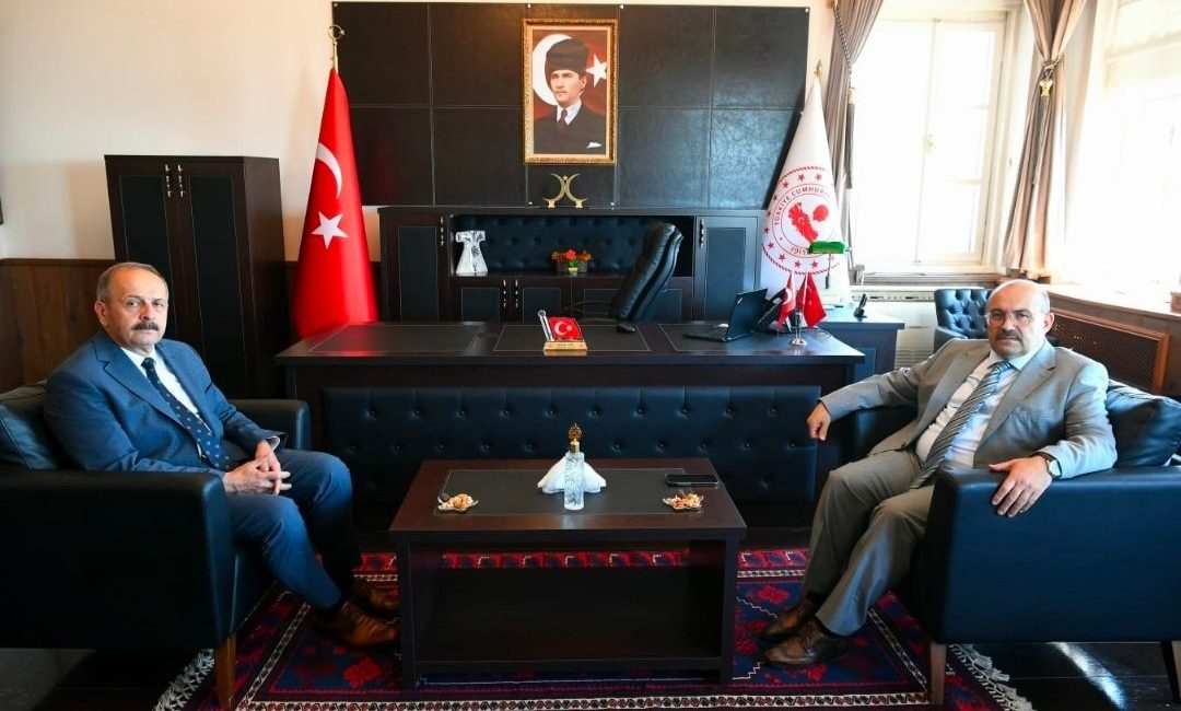 Erdek Kaymakamlığı, Balıkesir Valisi İsmail Ustaoğlu’nun Kaymakam Hasan Göç’e taziye