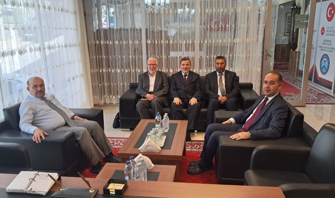Ustaoğlu’ndan Bandırma’da Eğitim ve Adalet Kurumlarına Ziyaret Balıkesir Valisi İsmail Ustaoğlu, Bandırma’daki programları kapsamında çeşitli kurum ve