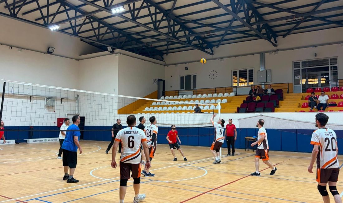 16 Takımın Katıldığı Voleybol Turnuvası Dursunbey’de Başladı Dursunbey Belediyesi tarafından yürütülen 12 Ay Spor Projesi kapsamında düzenlenen