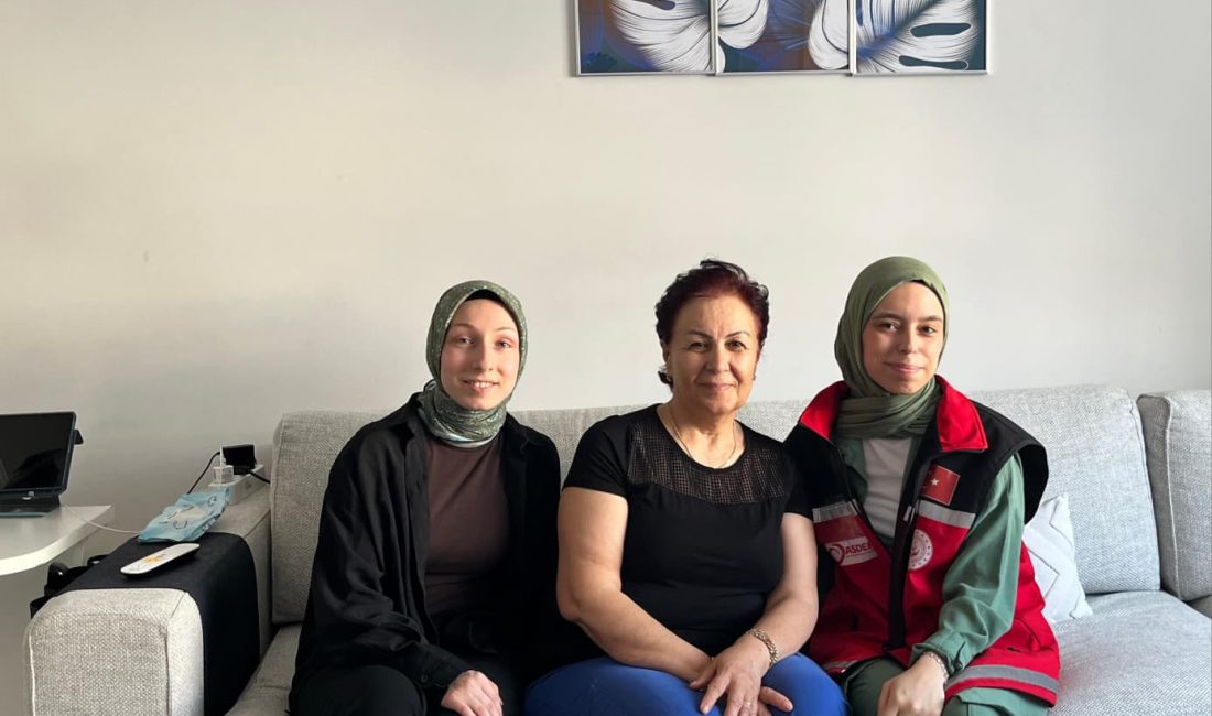 Bandırma’da Şehit Can’ın ailesine ziyaret Bandırma Sosyal Hizmet Merkezi Müdürlüğü ekipleri, Şehit Necat Can’ın eşi