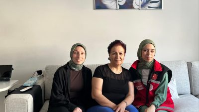 Bandırma’da Şehit Can’ın ailesine ziyaret Bandırma Sosyal Hizmet Merkezi Müdürlüğü ekipleri, Şehit Necat Can’ın eşi