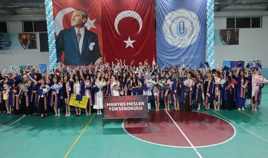 Bandırma Onyedi Eylül Üniversitesi Manyas Meslek Yüksekokulu’nda düzenlenen mezuniyet töreni,