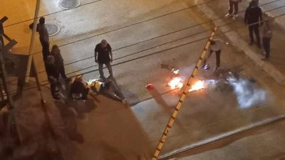 Bandırma’da, satışını yaptığı elindeki helyum gazlı balonlarla tren yolundan geçmeye