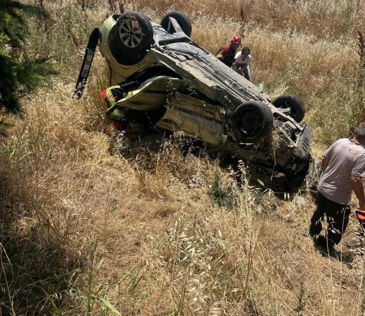 Bandırma-Susurluk karayolu’nda feci kaza: 1 ölü, 4 yaralı Bandırma’da iki otomobilin çarpıştığı trafik kazasında 1 kişi hayatını kaybederken,