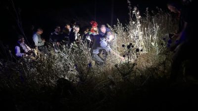 Altıeylül ‘de yoldan çıkıp şarampole uçan traktörde bulunan 3 kişi