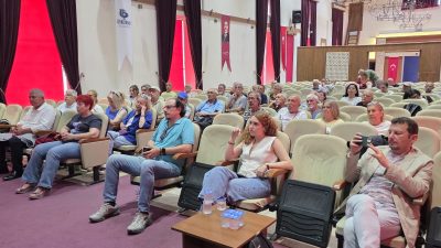 Bandırma Santral Kültür Merkezi’nde düzenlenen panelde çevre sorunları, emek mücadelesi