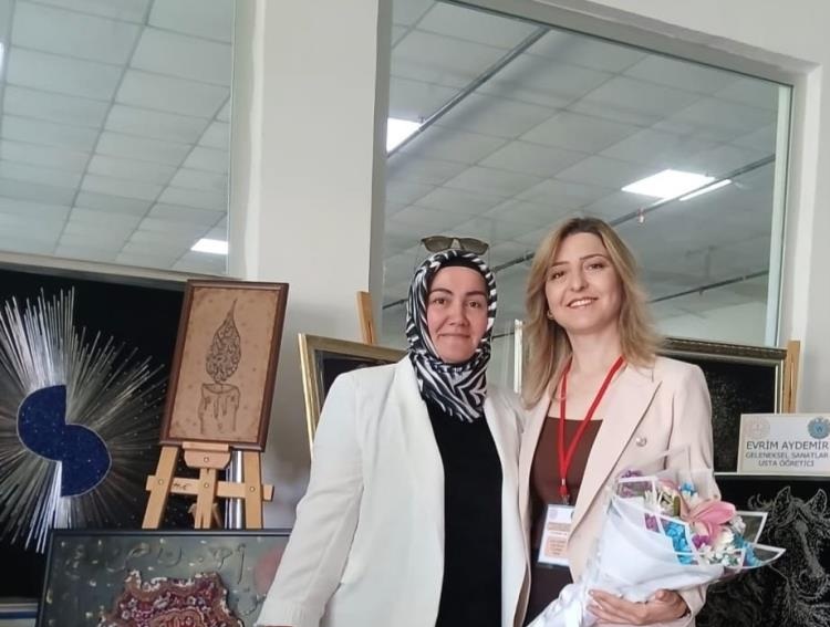 Halk Eğitim Merkezinin Bahçelievler Mahallesi muhtarlık binasında açılan kurs tamamlanırken,