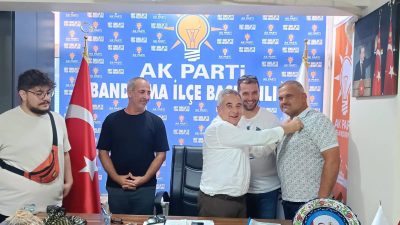 AK Parti Bandırma İlçe Başkanı Göksel Karlahan, partiye yeni katılan