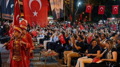 Cumhuriyet Meydanı’nda gerçekleştirilen 15 Temmuz Demokrasi ve Millî Birlik Günü
