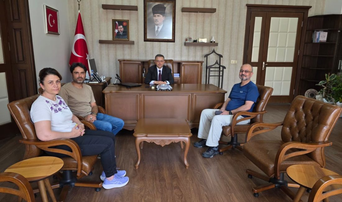 Daskyleion ekibi Kaymakam Öztürk’e çalışmaları anlattı Bandırma Kaymakamı Recep Öztürk, Daskyleion Kazı Heyeti Başkanı Prof. Dr.