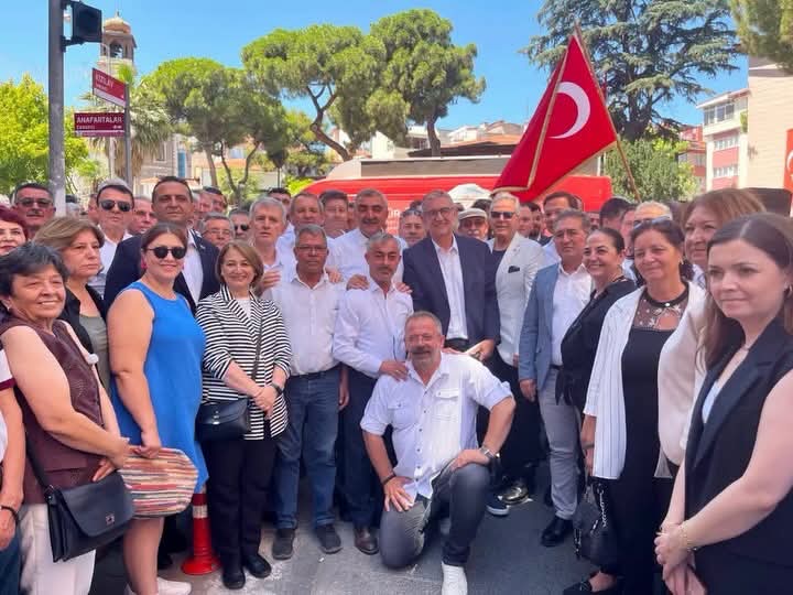 CHP Balıkesir’de 11 Belediye Başkanı istifa etti CHP Balıkesir İl Başkanı Erden Köybaşı’nın istifasının ardından 11 belediye