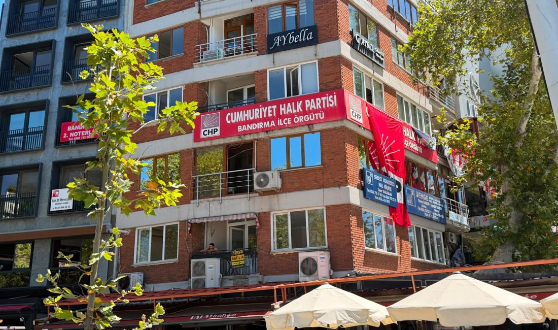 YENİ Parti CHP’ye komşu oluyor Cumhuriyet Halk Partisi’nde yaşanan istifaların ardından YENİ Parti’ye geçişler hızlandı