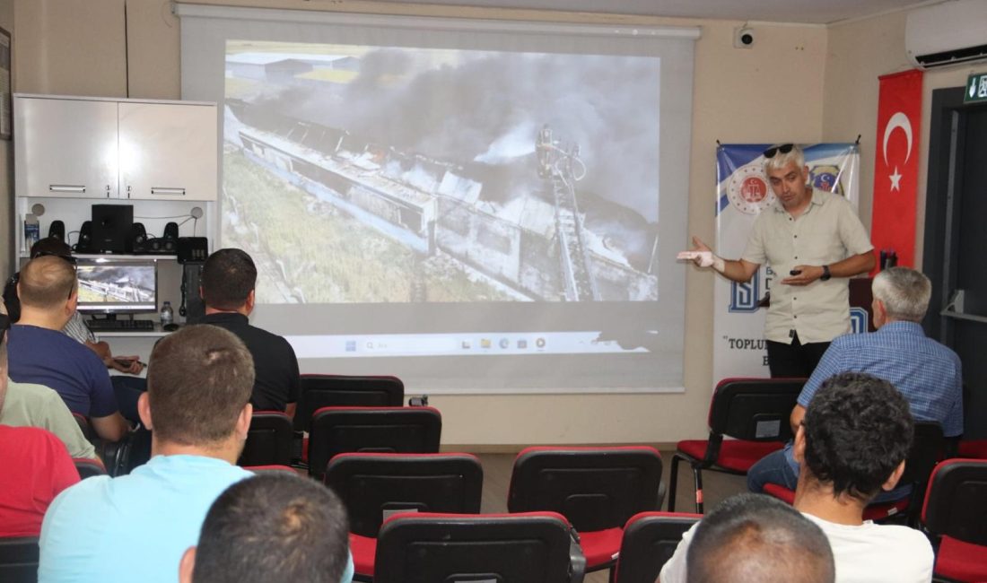 Bandırma’da Denetimli Serbestlik Müdürlüğü tarafından düzenlenen eğitim programında yükümlülere gazetecilik