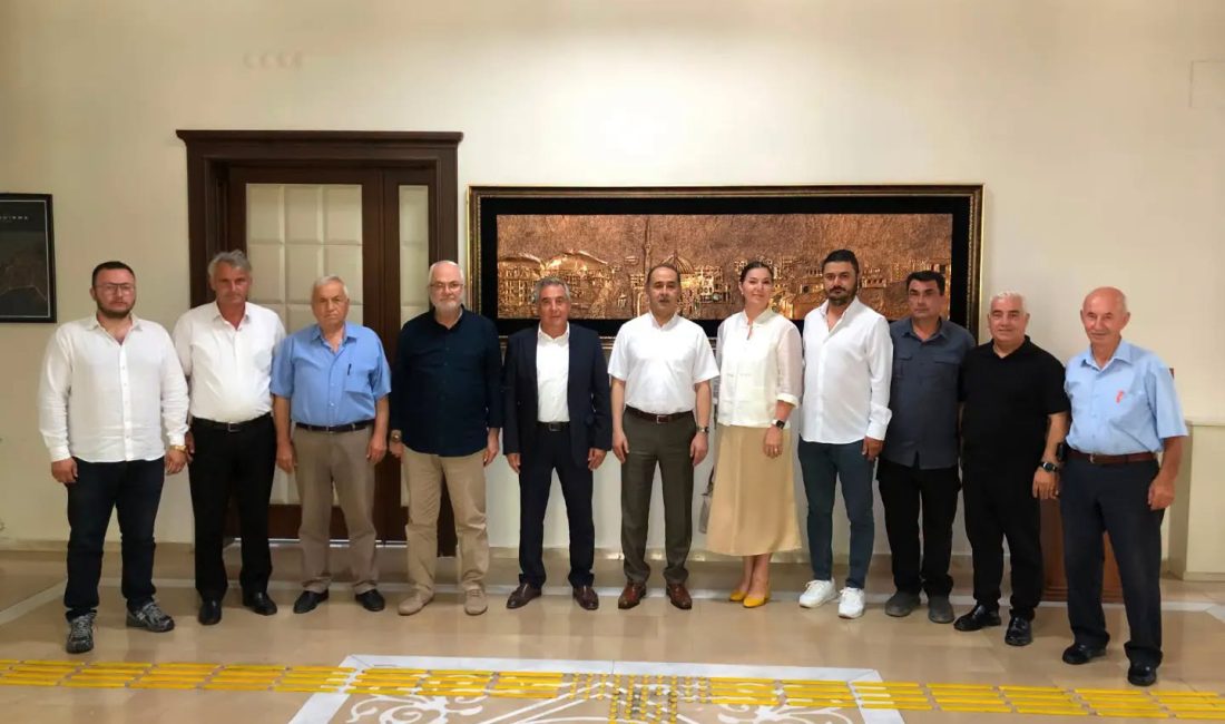 AK Parti Bandırma İlçe Başkanı Göksel Karlahan ile yönetim kurulu