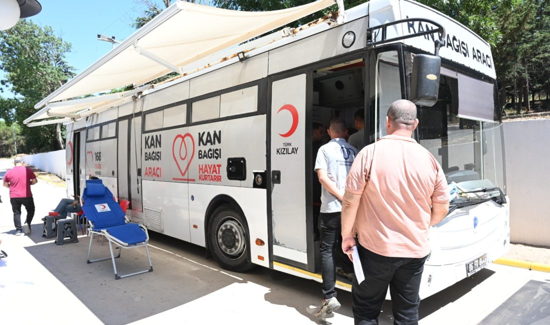 Bandırma Koyunculuk Araştırma Enstitüsü’nde düzenlenen Türk Kızılayı kan bağışı etkinliğinde
