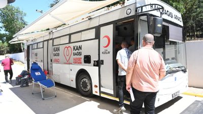 Bandırma Koyunculuk Araştırma Enstitüsü’nde düzenlenen Türk Kızılayı kan bağışı etkinliğinde