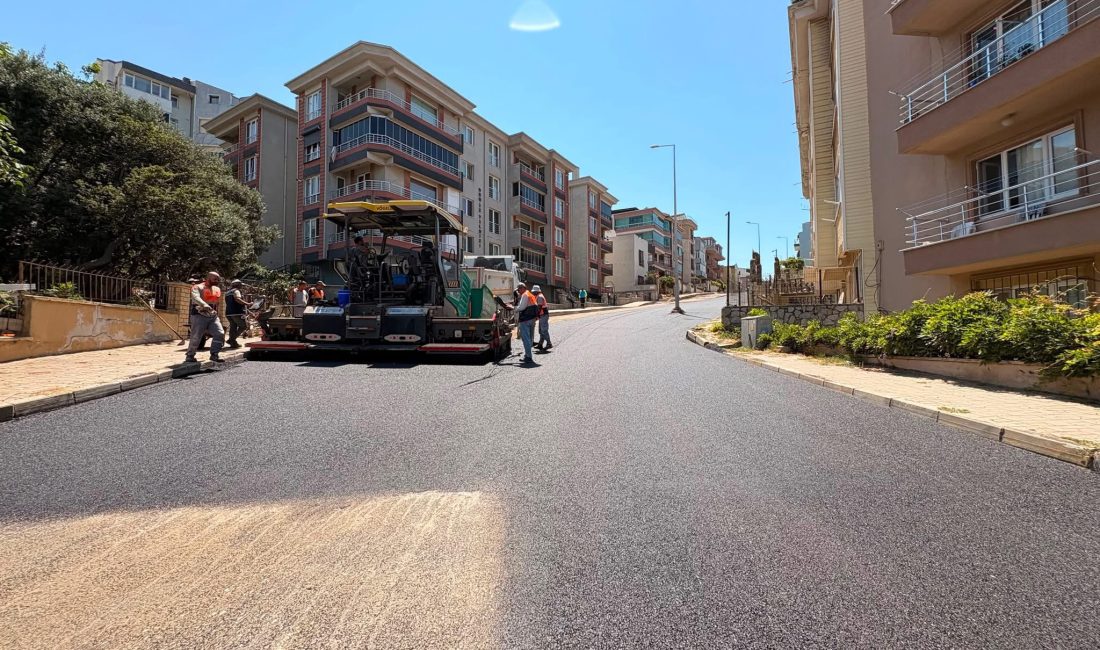 Bandırma’da Asfalt ve Yol Çalışmaları Aralıksız Devam Ediyor Bandırma Belediyesi, ulaşım ve altyapıyı güçlendirmeye yönelik çalışmalarını kentin farklı