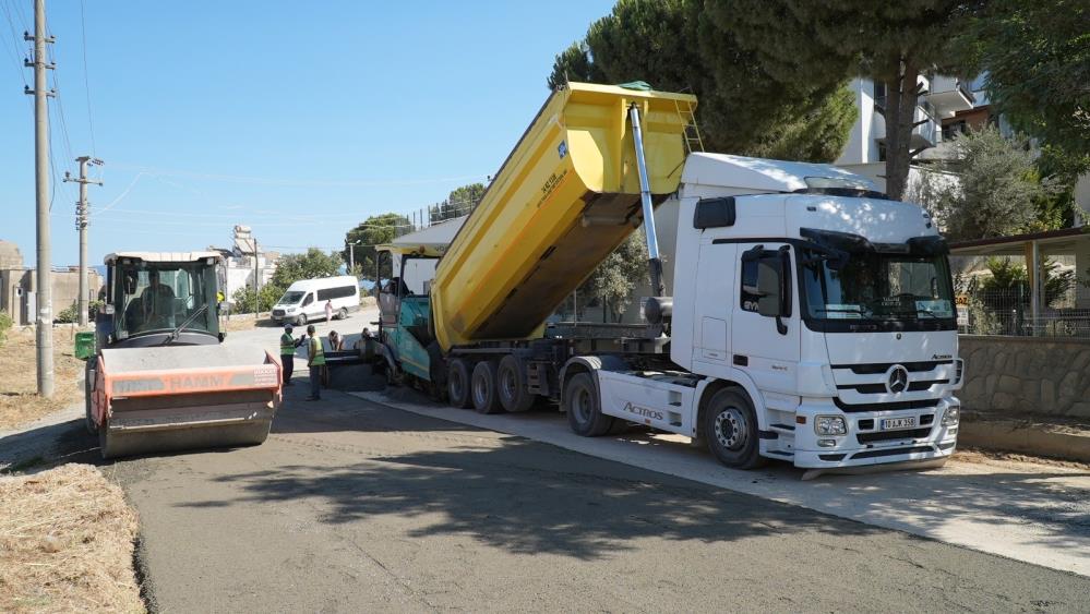 Balıkesir Büyükşehirden 20 ilçede yol seferberliği Balıkesir Büyükşehir Belediye Başkanı Ahmet Akın, 20 ilçeyi güvenli ve