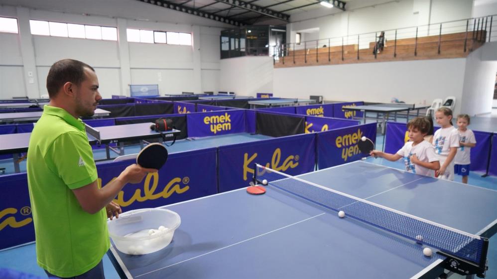 Balıkesir Büyükşehir Belediyesi, yaz tatilinde çocukları ve gençleri sporla buluşturmaya