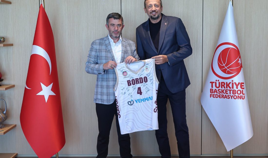 Bordo Bandırma’nın çalışmaları TBF’de gündeme geldi Türkiye Basketbol Federasyonu Başkanı Hidayet Türkoğlu ile görüşen Bordo Sportif