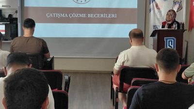 Bandırma Denetimli Serbestlik Müdürlüğünde gerçekleştirilen seminerde, sağlıklı iletişim ve çatışma