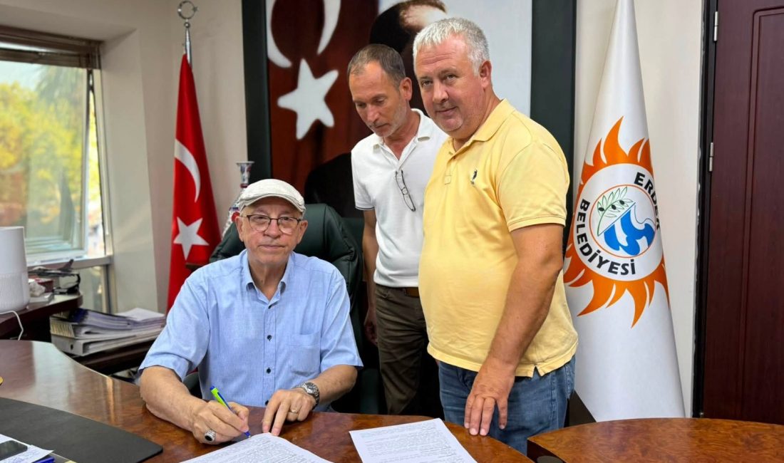 Erdek Belediye Başkanı Burhan Karışık, belediye şirketi ile DİSK Genel-İş