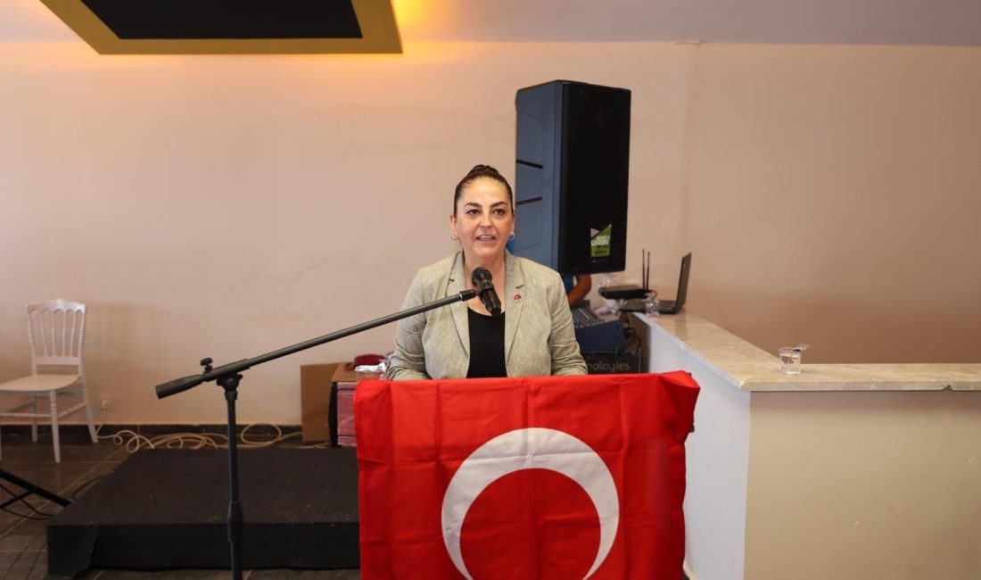CHP Erdek İlçe Başkanı Hale Tuna ve yönetimi istifa kararı aldı CHP Erdek İlçe Başkanı Hale Tuna, görev sürecinde birlikte çalıştığı