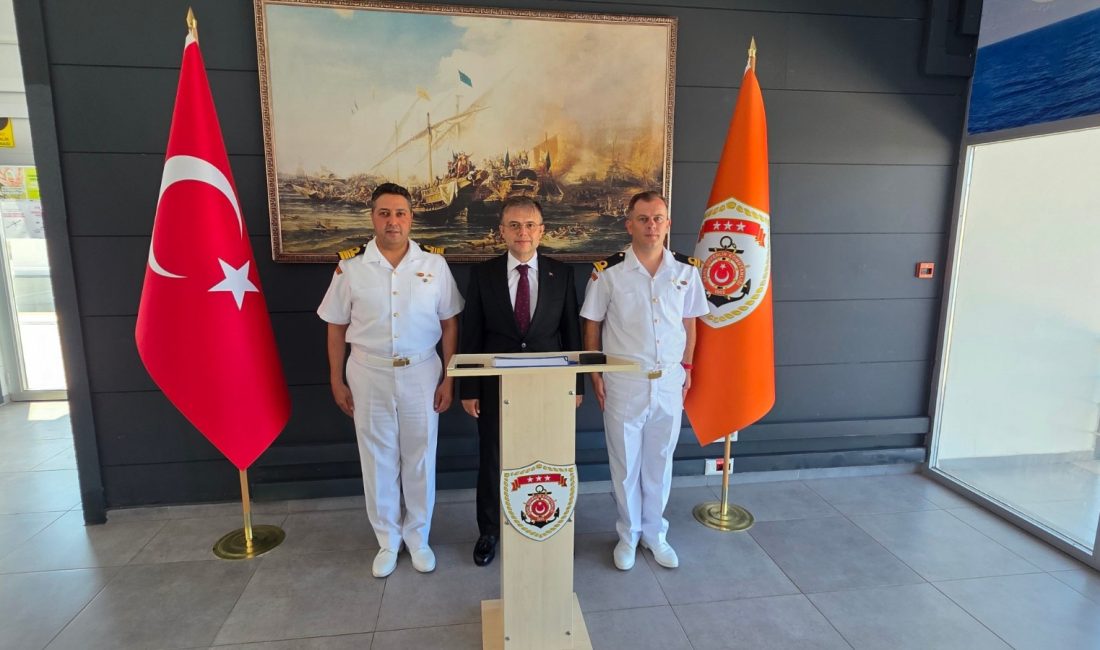 Kaymakam Öztürk, Sahil Güvenlik çalışmalarını hakkında bilgi aldı Bandırma Kaymakamı Recep Öztürk, göreve başlamasının ardından kendisine hayırlı olsun