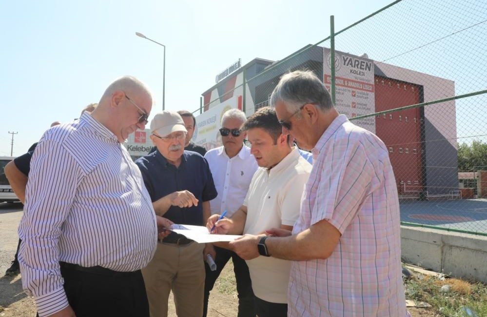 Edremit’te trafiği rahatlatacak yan yol çalışması Edremit Belediyesi, ilçenin en yoğun ulaşım akslarından biri olan E-87