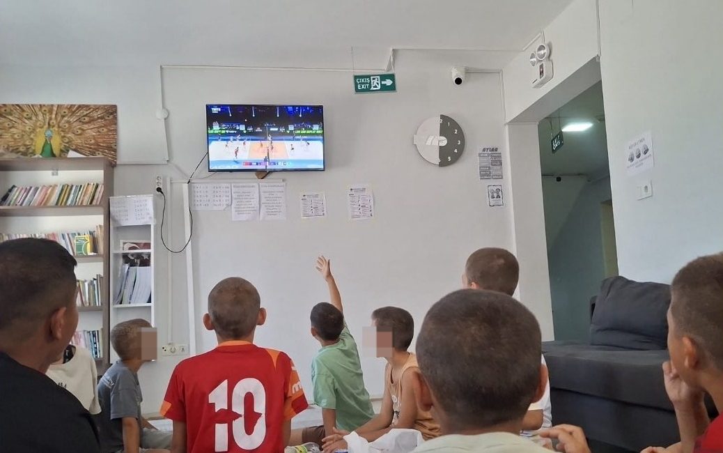 Bandırma Hicri Ercili Çocuk Evleri Sitesi Müdürlüğü’nde kalan çocuklar, Filenin