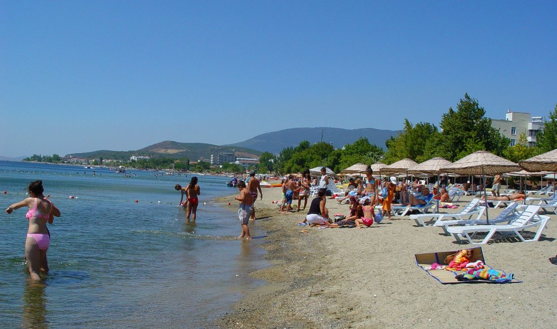 Çuğra Sahili’nde denizde erkek cesedi bulunması üzerine Sahil Güvenlik ve