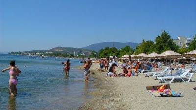 Çuğra Sahili’nde denizde erkek cesedi bulunması üzerine Sahil Güvenlik ve