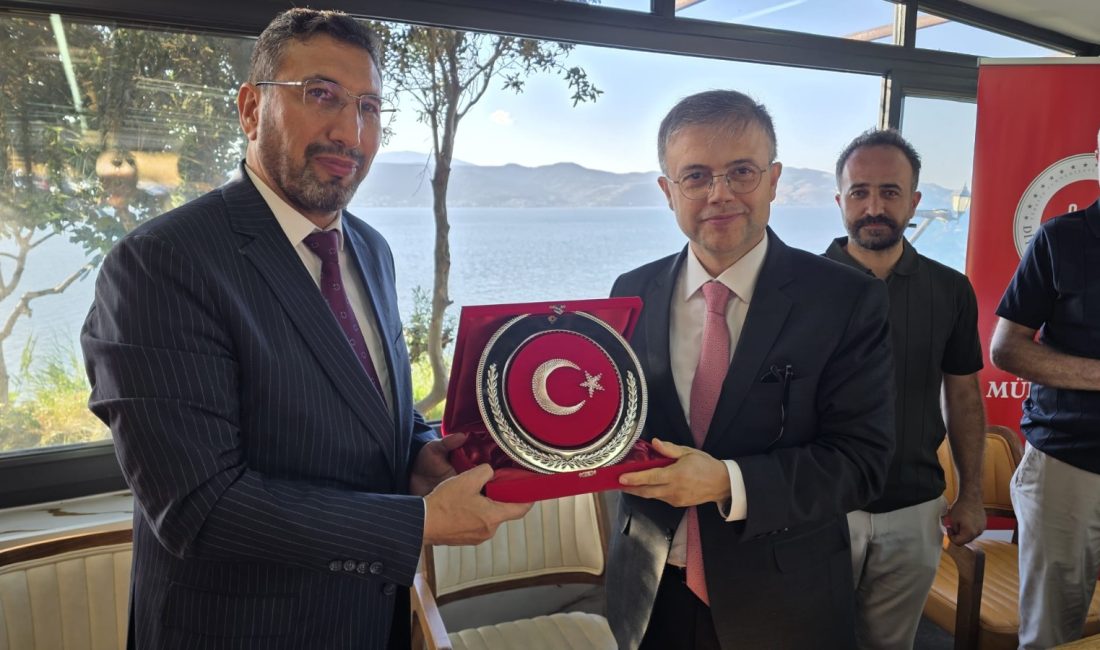 endik’e Atanan Müftü Pehlivan Bandırma’ya veda İstanbul Pendik İlçe Müftülüğüne atanan Bandırma İlçe Müftüsü Dr. Abdülhamid