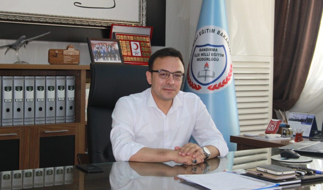 Müdür Mutlu Aslan’dan 15 Temmuz mesajı Bandırma İlçe Milli Eğitim Müdürü Mutlu Aslan, 15 Temmuz Demokrasi