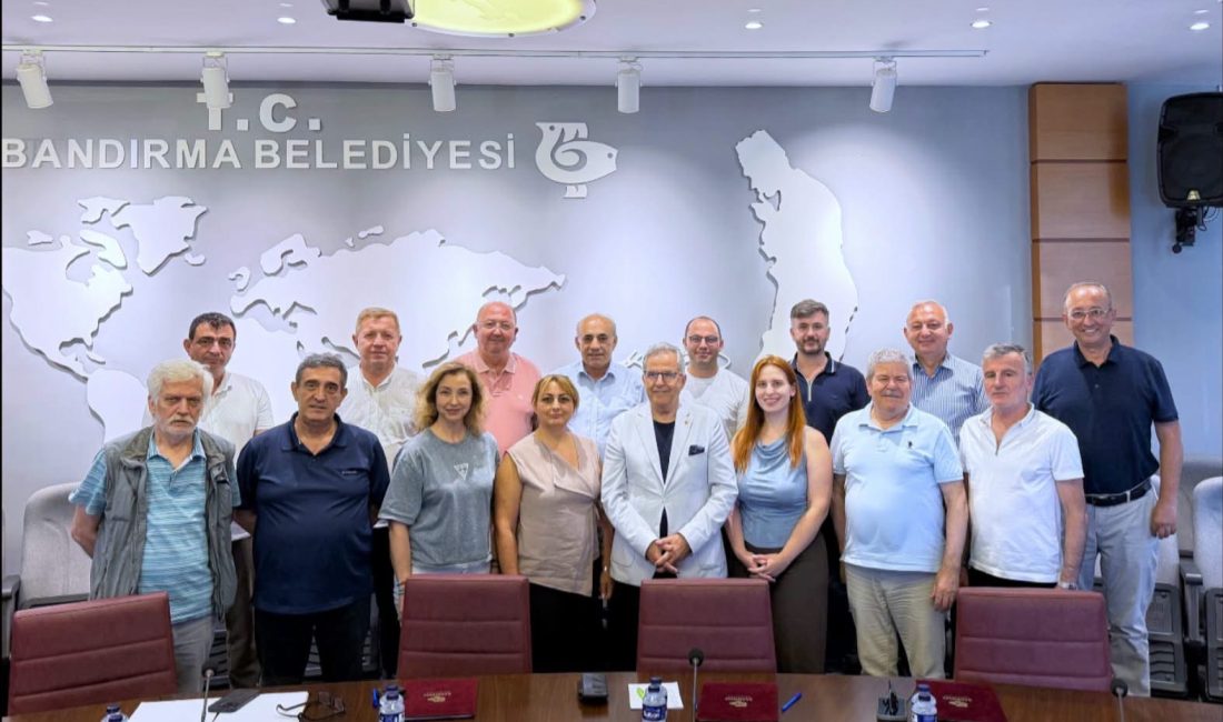 Dursun Mirza ve ekibi CHP’den ayrılarak Yeni Parti’ye geçti Bandırma Belediye Başkanı Dursun Mirza, belediye başkan yardımcıları ve belediye
