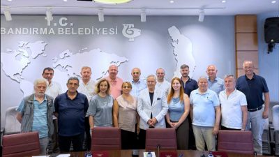 Bandırma Belediye Başkanı Dursun Mirza, belediye başkan yardımcıları ve belediye