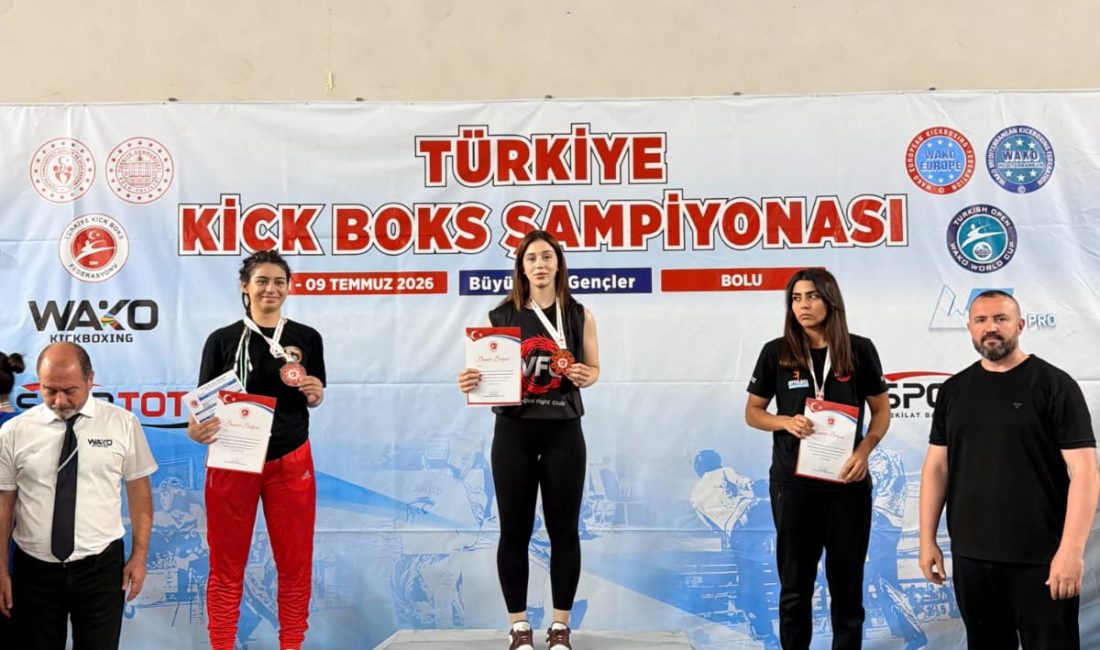 Bandırmalı sporcu Kick Boksta tarih yazdı Türkiye Kick Boks Şampiyonası’nda altın madalyaya uzanan Rana Uçarhaytar, milli