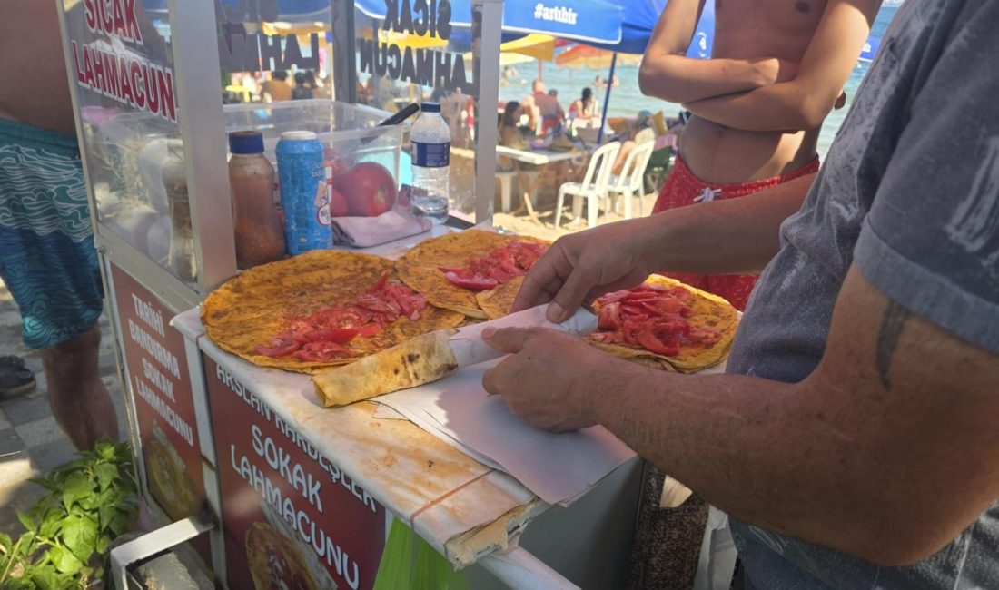 Kapıdağ’da sokak lahmacununa yoğun ilgi Bandırmalı Cengiz Arslan, yaz aylarında hafta sonları Kapıdağ Yarımadası’ndaki halk