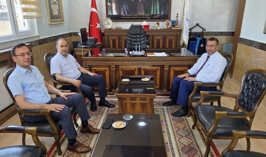 Kaymakam Aksakal’dan İlçe Müftülüğü’ne ziyaret Bandırma Kaymakamı Engin Aksakal ile İlçe Milli Eğitim Müdürü Mutlu