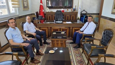 Bandırma Kaymakamı Engin Aksakal ile İlçe Milli Eğitim Müdürü Mutlu
