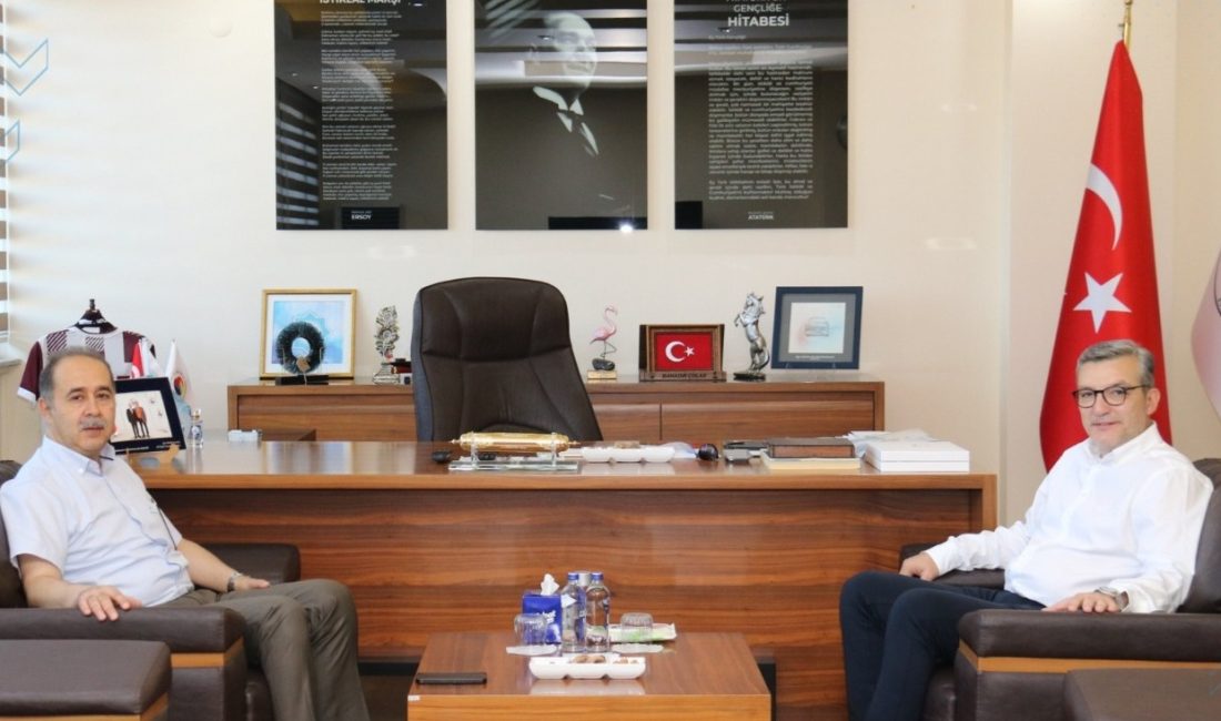 Bandırma’ya veda eden Kaymakam Aksakal’dan Çolak’a ziyaret Bandırma’da beş yıla yakın görev yapan Kaymakam Engin Aksakal, yeni