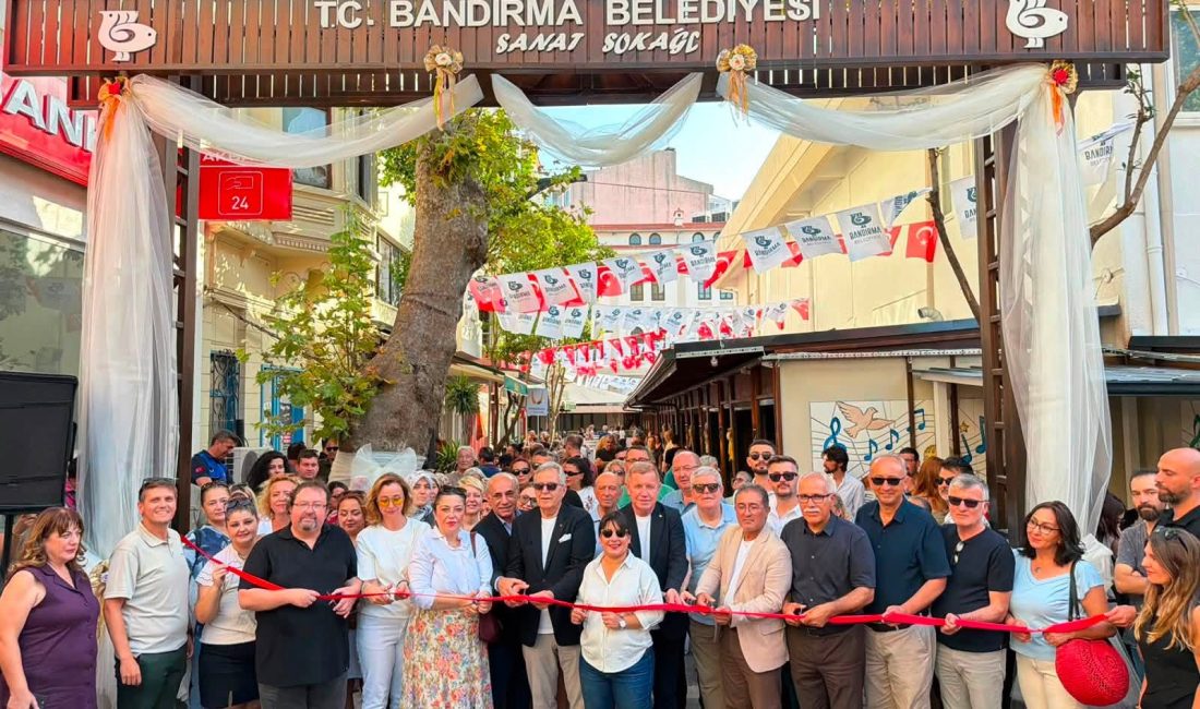 Bandırma Belediyesi tarafından oluşturulan Bandırma Sanat Sokağı törenle açıldı. Üretim
