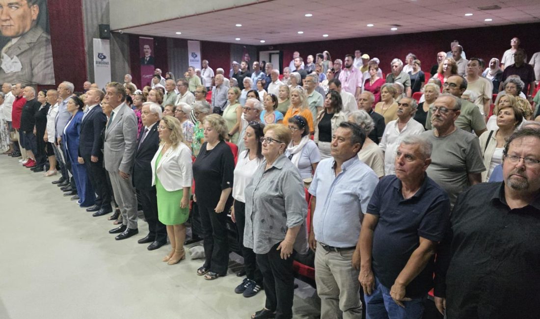 ADD Genel Başkanı Bandırma’da Konferans Verdi Atatürkçü Düşünce Derneği Genel Başkanı Dr. Hüsnü Bozkurt, Bandırma’da düzenlenen
