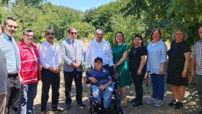 Kaymakam Turgut Gülen, ev onarım desteği sağlanan engelli vatandaşı Dereköy