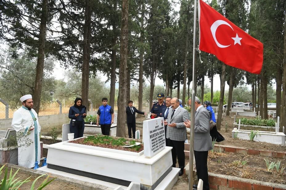 Balıkesir Valisi İsmail Ustaoğlu, 15 Temmuz şehitleri Özel Harekât Polisi