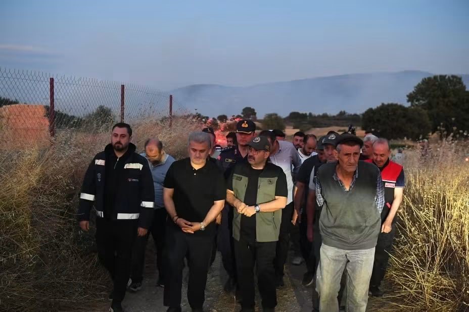 Balıkesir Valisi Ustaoğlu: “550 personelle yangınlara müdahalemiz devam ediyor” Balıkesir Valisi İsmail Ustaoğlu, “Şu ana kadar biz her iki