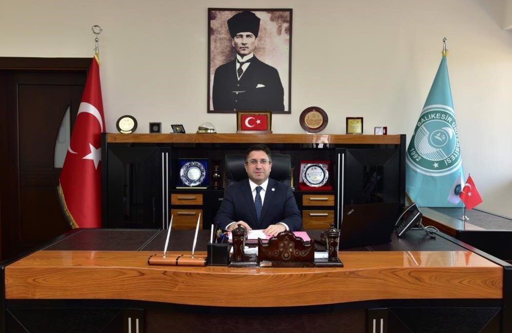 Balıkesir Üniversitesine YÖK’ten 3 yeni lisans üstü program YÖK’ten Balıkesir Üniversitesine 3 yeni lisansüstü programı için onay geldi.