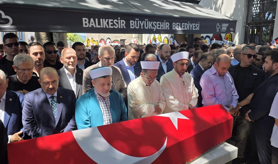 Cemal Öztaylan son yolculuğuna uğurlandı Tedavi gördüğü hastanede 72 yaşında yaşamını yitiren önceki dönem Bandırma